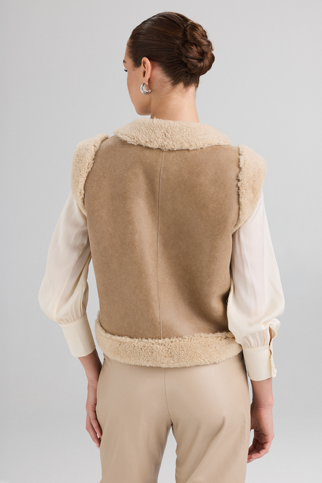 Vestă scurtă din blană de miel 478 bej (5)
