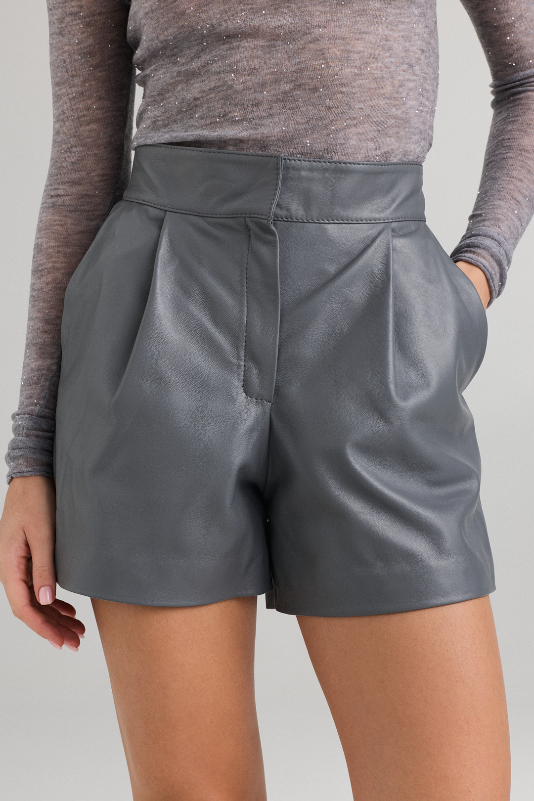 Pantaloni scurți din piele naturală 660 gri (1)