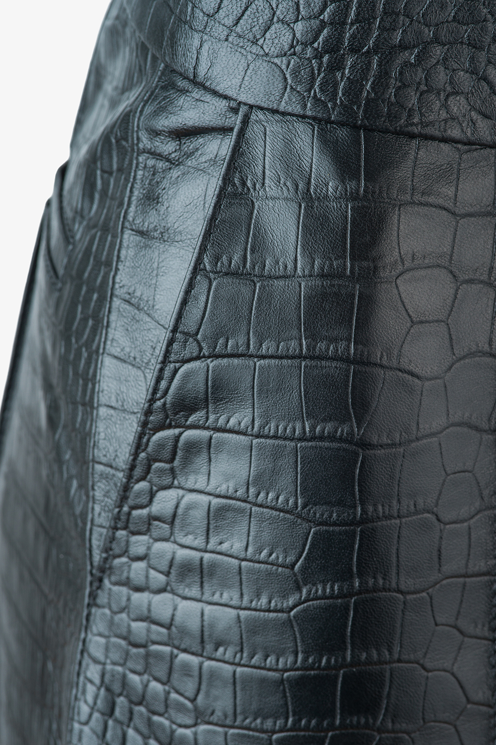Pantaloni scurți din piele naturală de miel cu textură croco – Negru 666 - detaliu